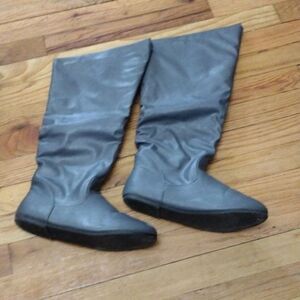 💙2/$20💙 Discovery Grey Women's Boots sz 10